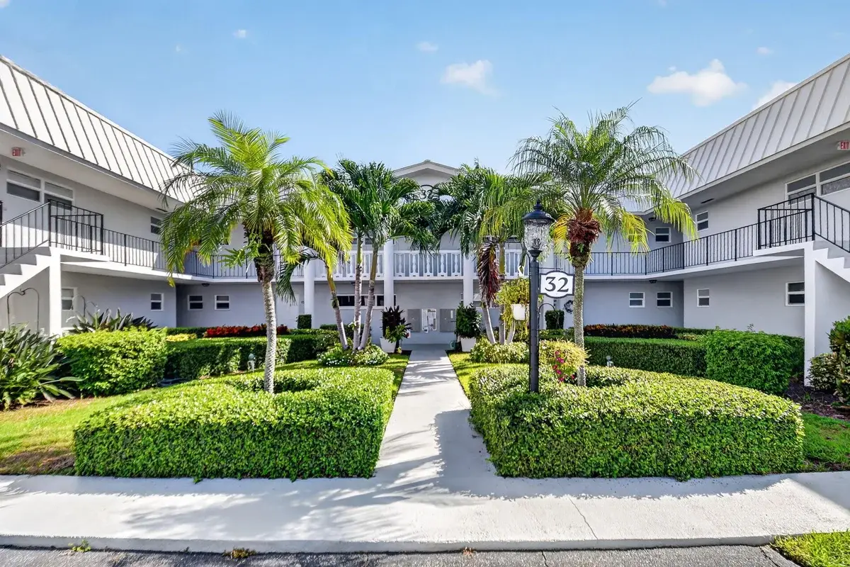 32 Colonial Club Dr #102, Boynton Beach: photo 1 of 61