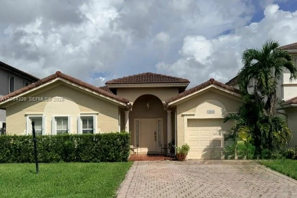 13654 SW 124th Ave Rd, Miami: photo 1 of 17