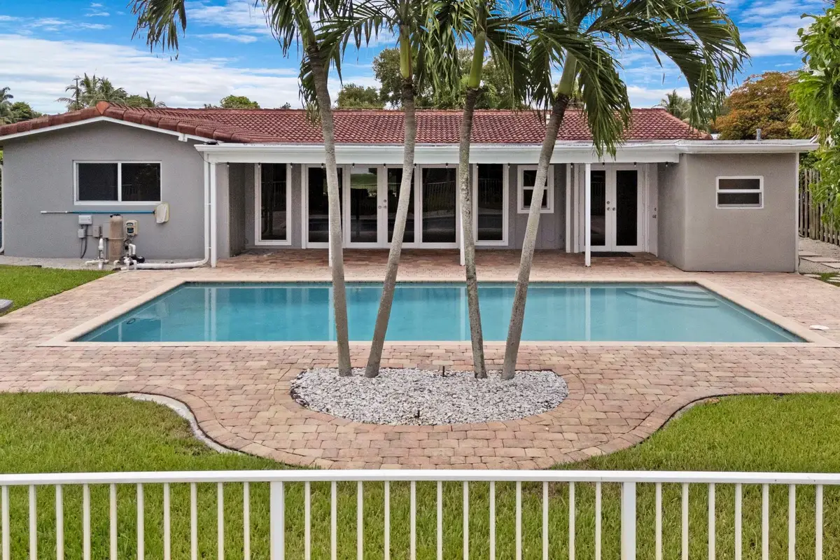 1257 NW 7th St, Boca Raton: photo 1 of 41