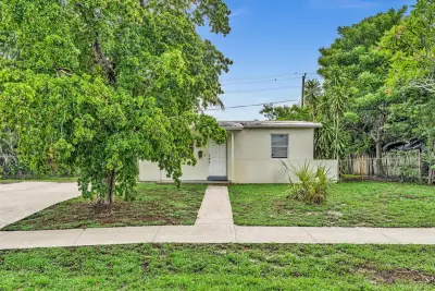 4936 NE 14th Ave, Pompano Beach: photo 1 of 35