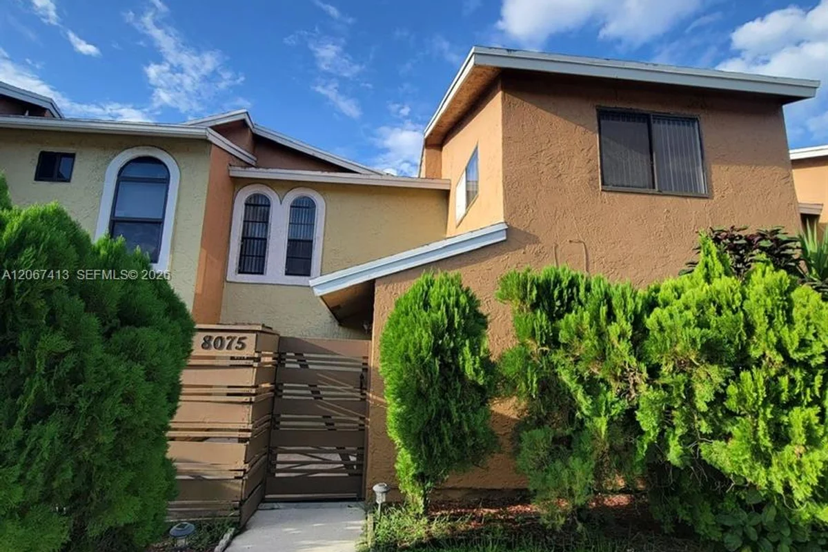 8075 NW 71st Ct, Tamarac: photo 1 of 21
