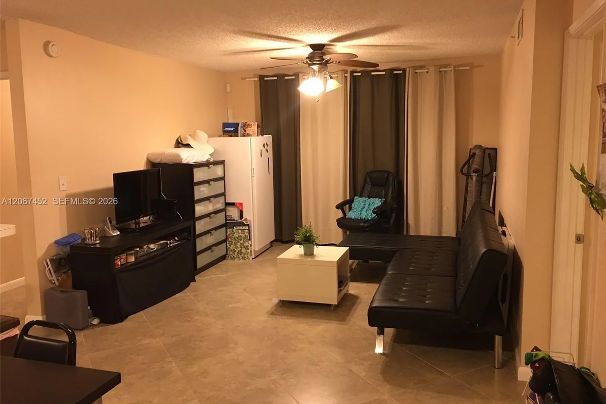 2600 S University Dr #221, Davie: photo 1 of 12