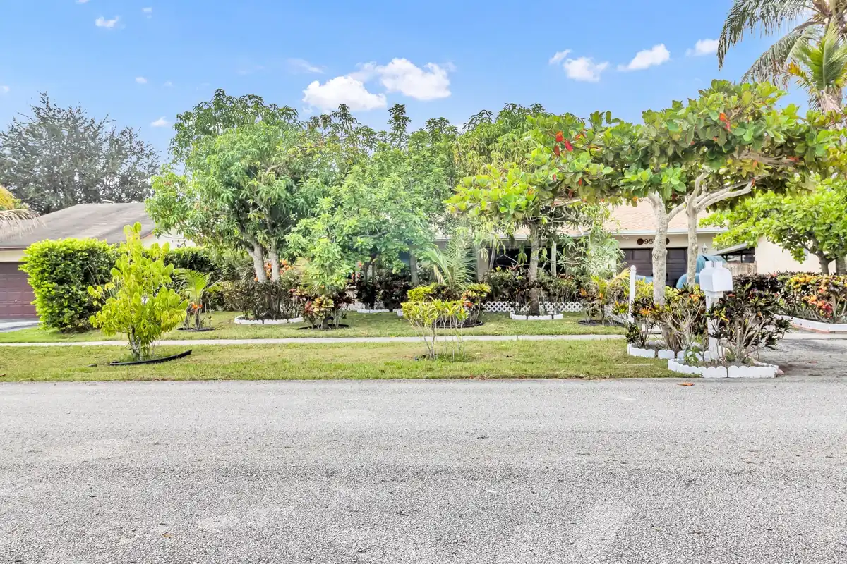 9522 Affirmed Ln, Boca Raton: photo 1 of 21