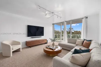 1000 West Ave #309, Miami Beach: photo 1 of 37