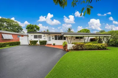 7561 Meridian St, Miramar: photo 1 of 37