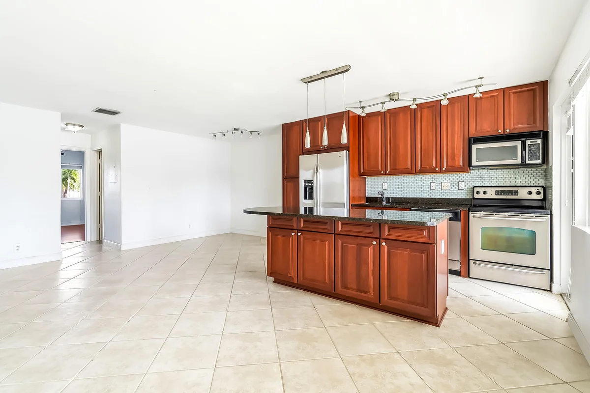 2895 NE 32nd St #207, Fort Lauderdale: photo 1 of 47