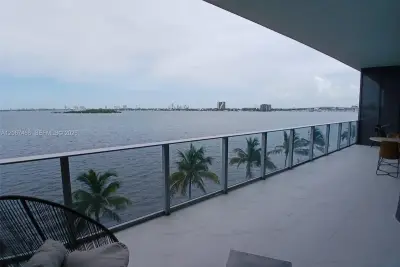700 NE 24th St #204-A, Miami: photo 1 of 11