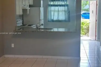 20735 NE 8th Ct #101-12, Miami: photo 1 of 8