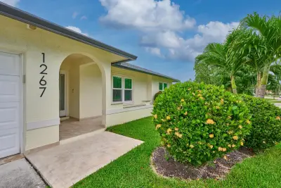 1267 Summerwood Cir, Wellington: photo 1 of 79