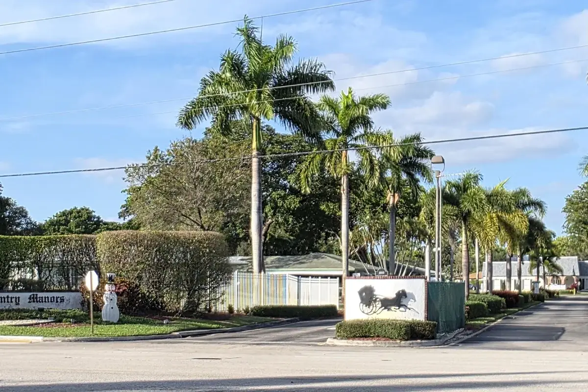 718 Whippoorwill Ln, Delray Beach: photo 1 of 50