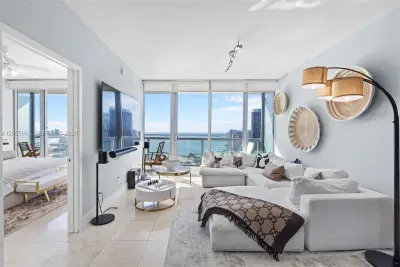 888 Biscayne Blvd #4203, Miami: photo 1 of 16