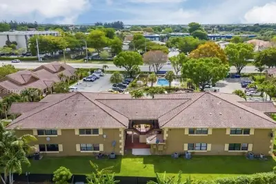 2596 Riverside Dr, Coral Springs: photo 1 of 4