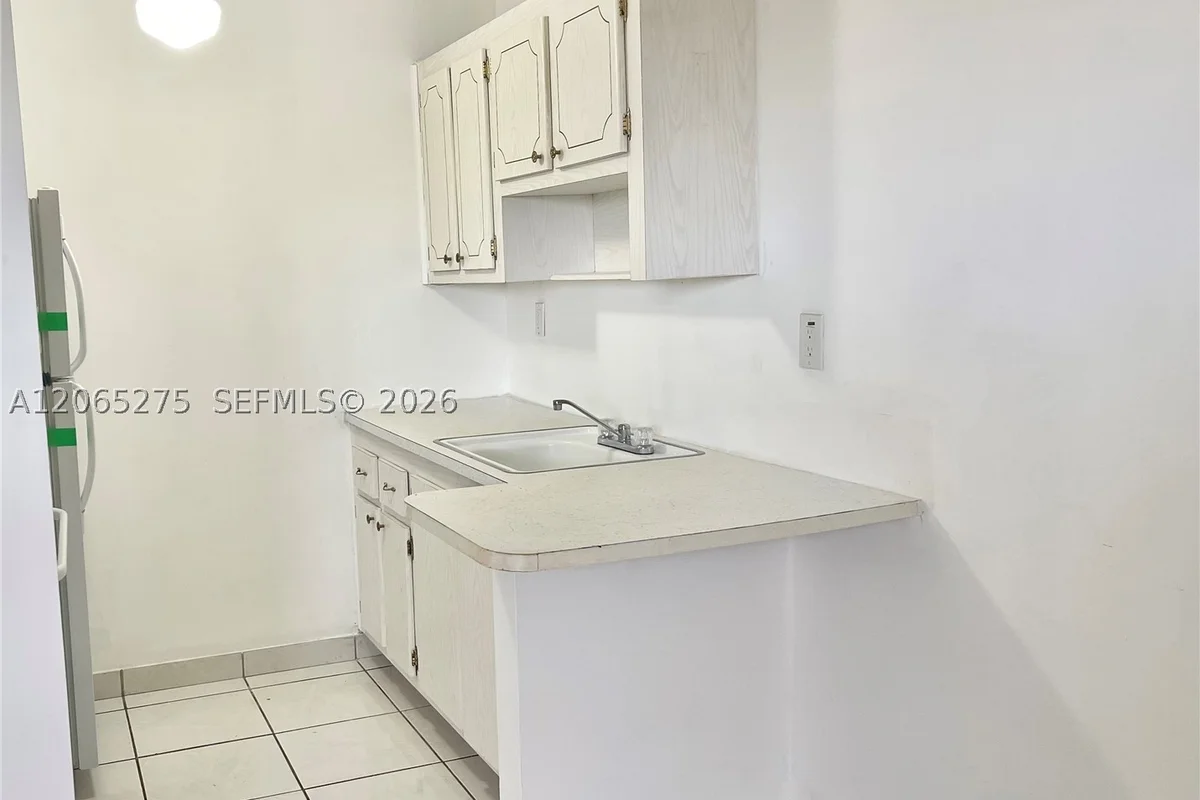 2145 Pierce St #421, Hollywood: photo 1 of 35