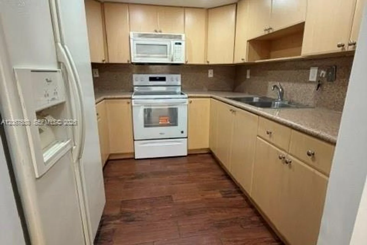 8820 SW 123rd Ct #L103, Miami: photo 1 of 7