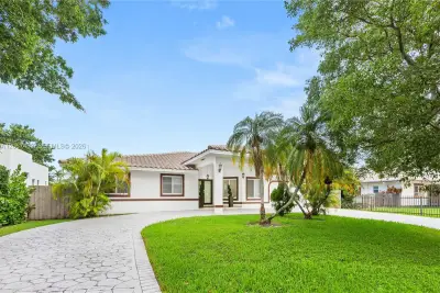 9840 NW 28th Ter, Doral: photo 1 of 39