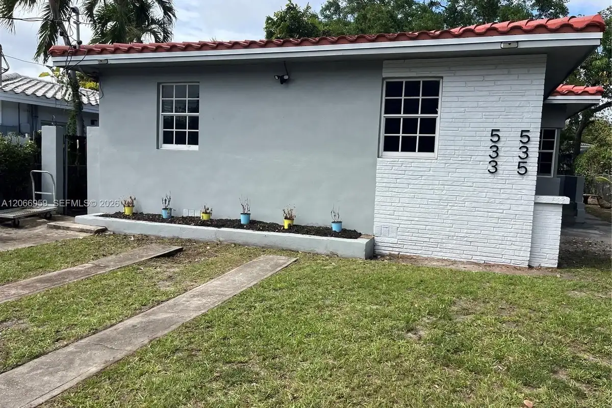 533-535 NE 67th St, Miami: photo 1 of 7