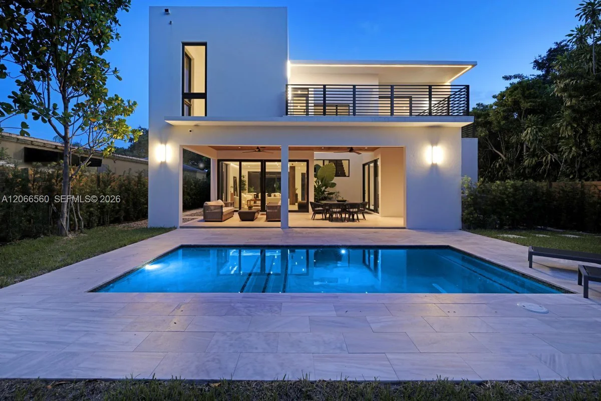 685 NE 81st St, Miami: photo 1 of 49