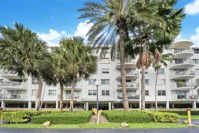 210 Sea View Dr #409, Key Biscayne: photo 1 of 16