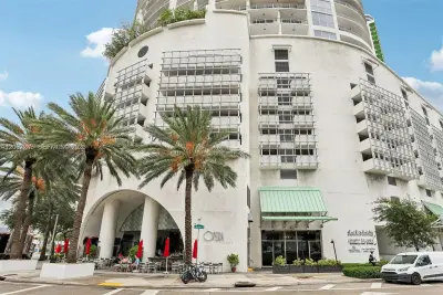 1750 N Bayshore Dr #3207, Miami: photo 1 of 32