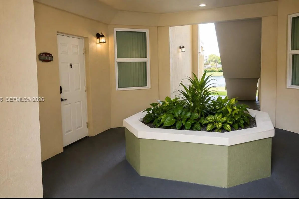 10903 NW 83rd St #101, Doral: photo 1 of 9