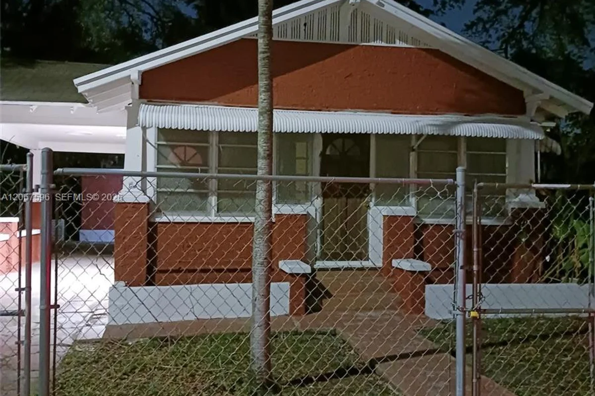 21 NW 61st St, Miami: photo 1 of 1