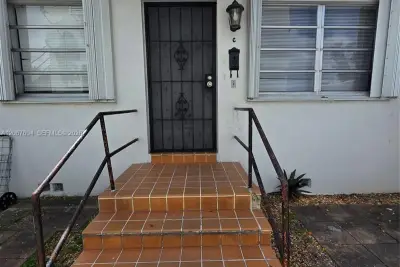 85 Esplanade Dr #C, Miami Springs: photo 1 of 7