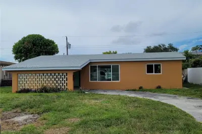 7817 Panama St, Miramar: photo 1 of 7