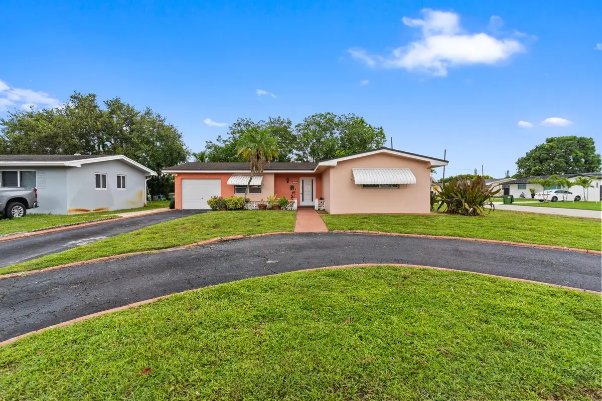 1111 NW 85th Way, Pembroke Pines: photo 1 of 14