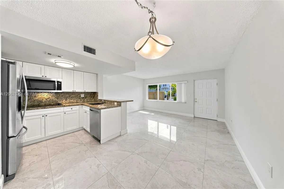 670 NW 85th Pl #11-104, Miami: photo 1 of 20