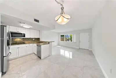 670 NW 85th Pl #11-104, Miami: photo 1 of 20