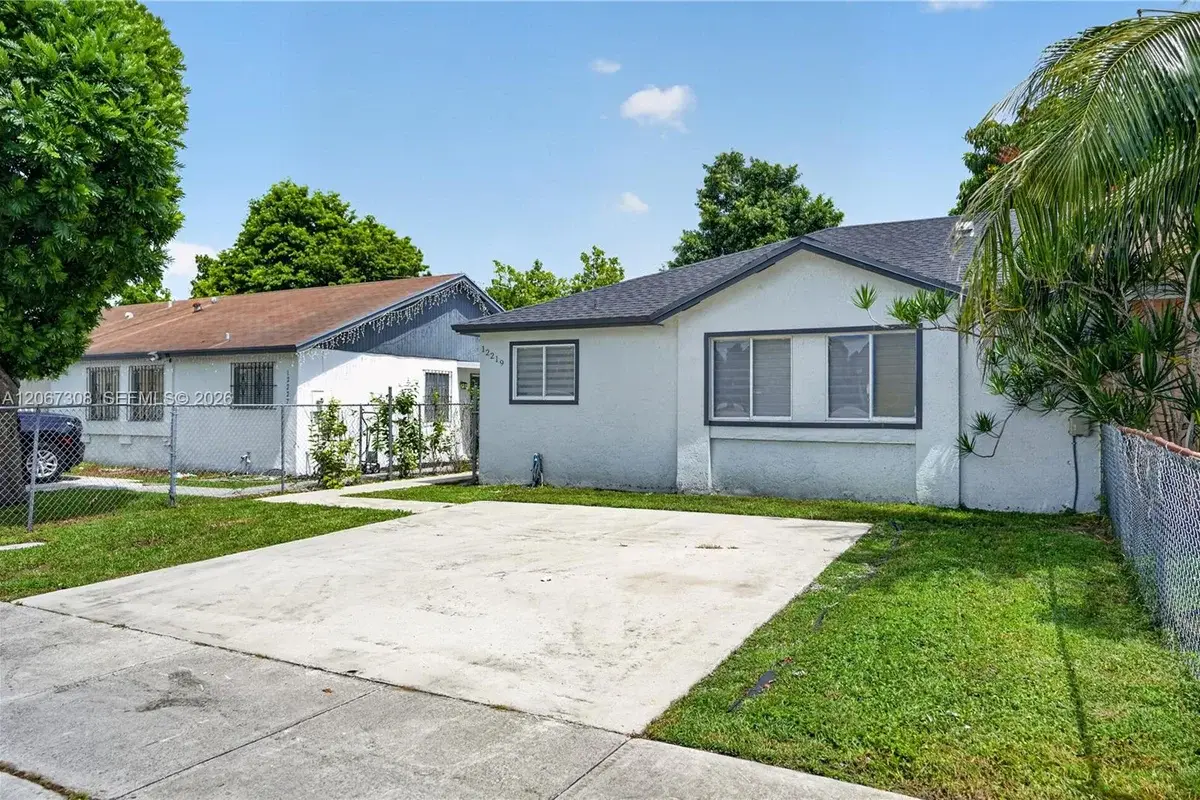 12219 SW 198th Ter, Miami: photo 1 of 33