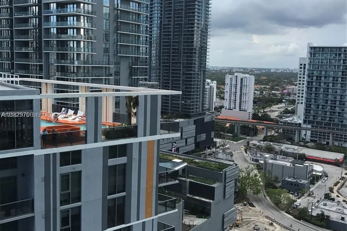 41 SE 5th St #1606, Miami: photo 1 of 5