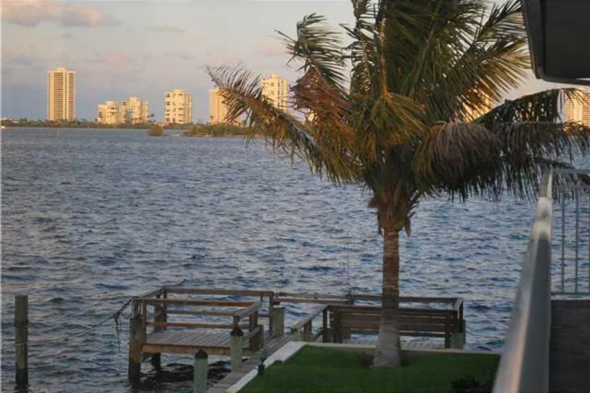 100 Lehane Ter #26, North Palm Beach: photo 1 of 18