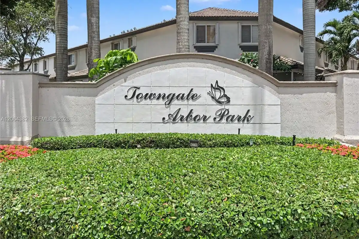 1940 SE 24th Ave, Homestead: photo 1 of 43