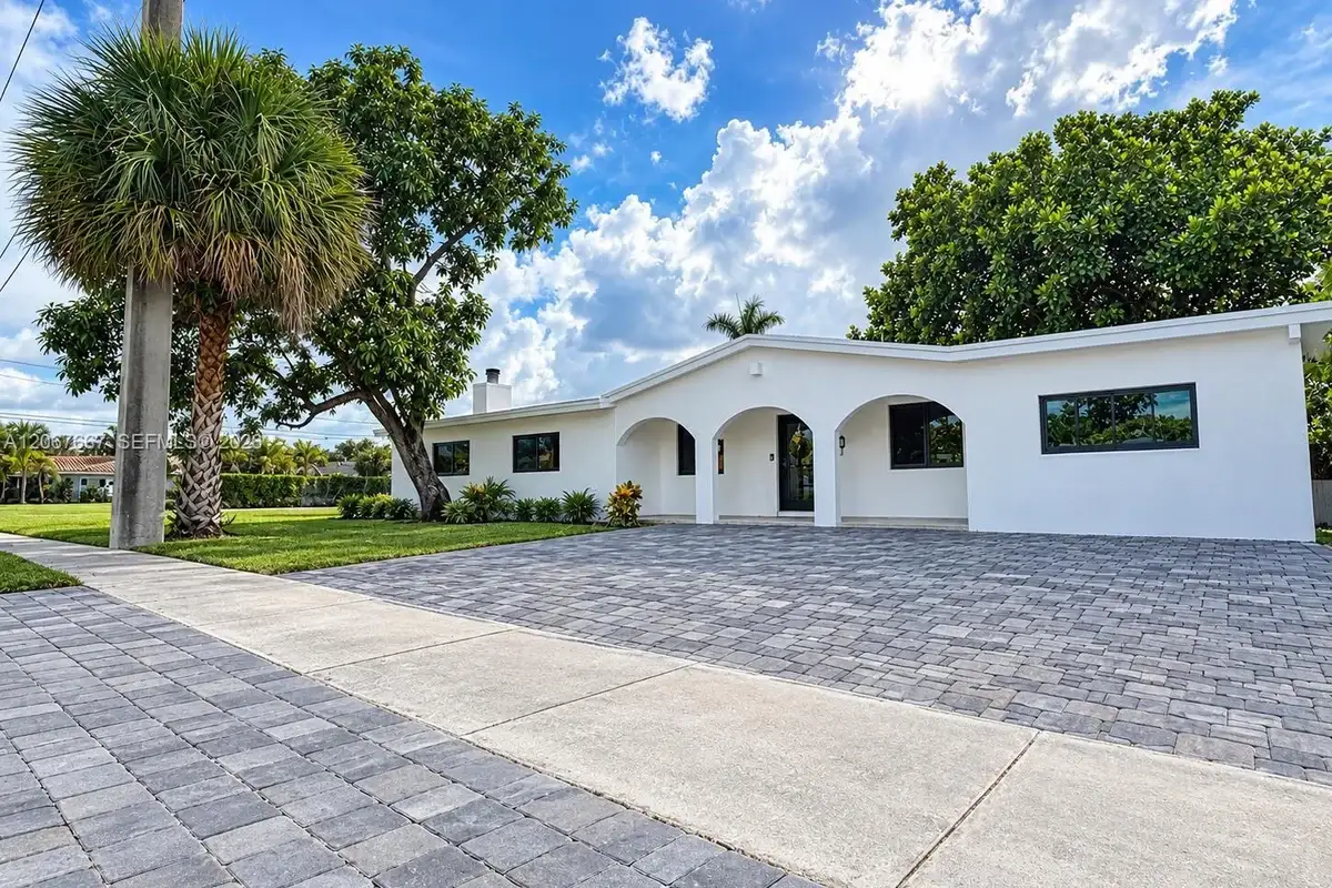 3431 NE 8th Ave, Oakland Park: photo 1 of 36