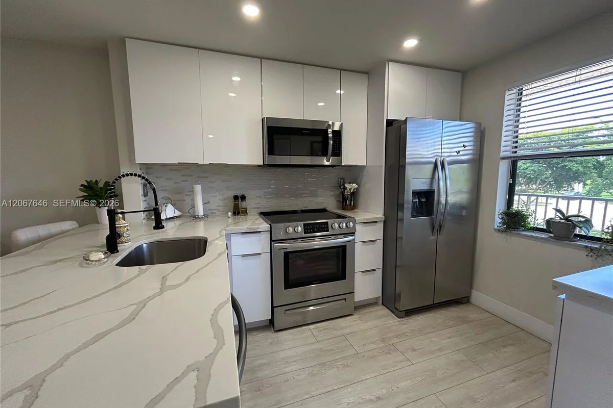 10130 Sunrise Lakes Blvd #207, Sunrise: photo 1 of 38