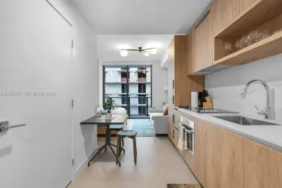 11 NE 6th St #2808, Miami: photo 1 of 52