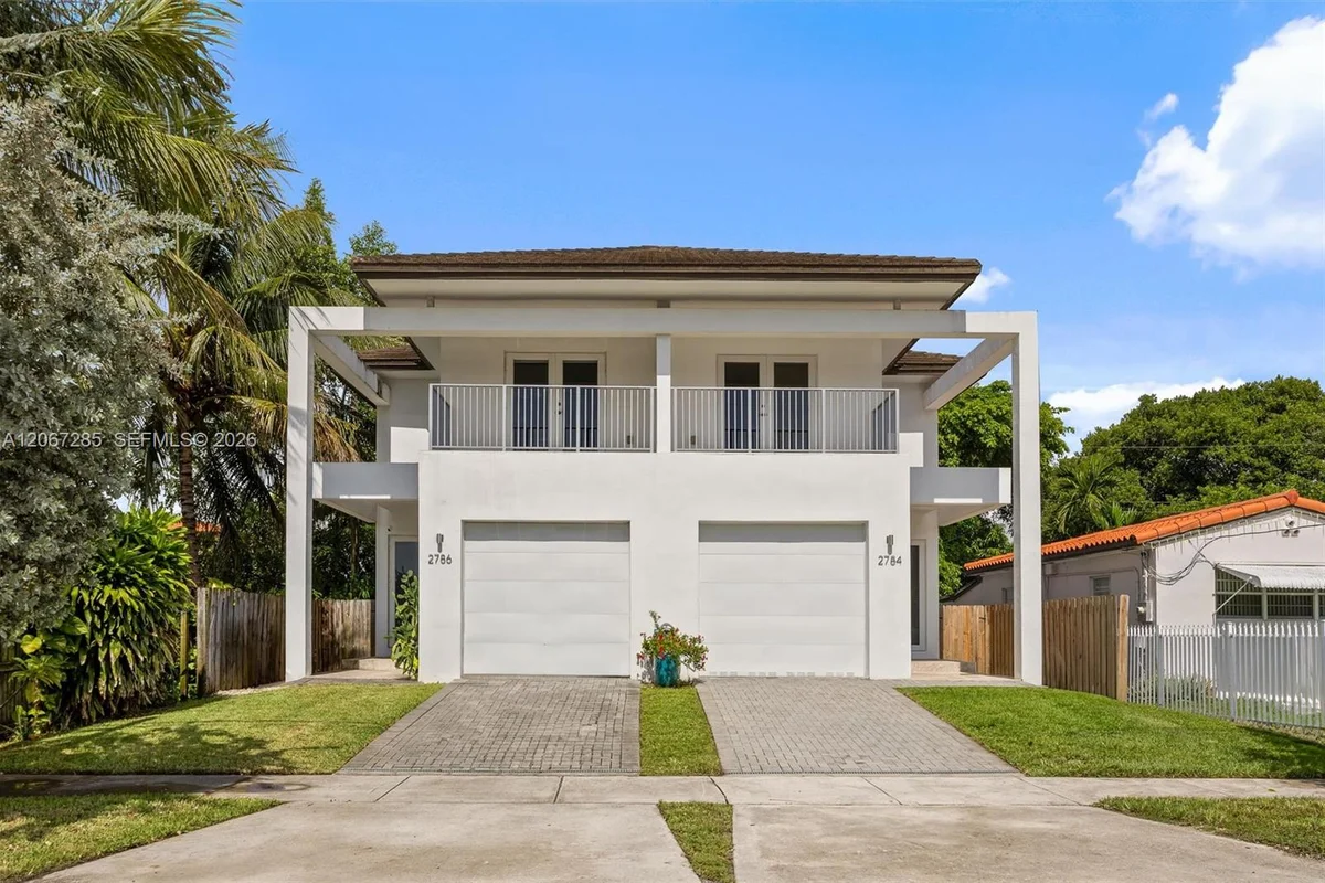 2784 SW 34th Ave, Miami: photo 1 of 49