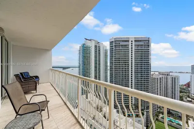 1200 Brickell Bay Dr #4019, Miami: photo 1 of 32