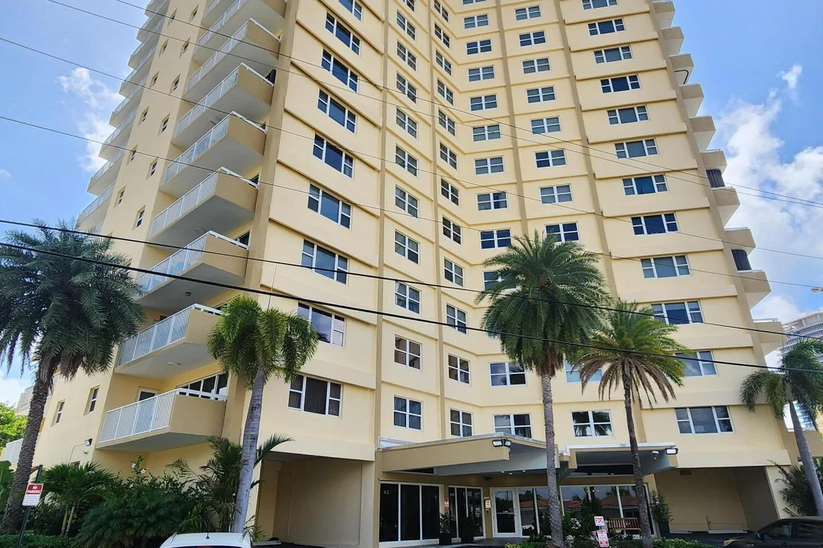1200 Hibiscus Ave #1006, Pompano Beach: photo 1 of 34