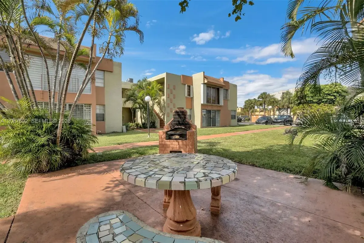 9370 W Flagler St #209A, Miami: photo 1 of 5