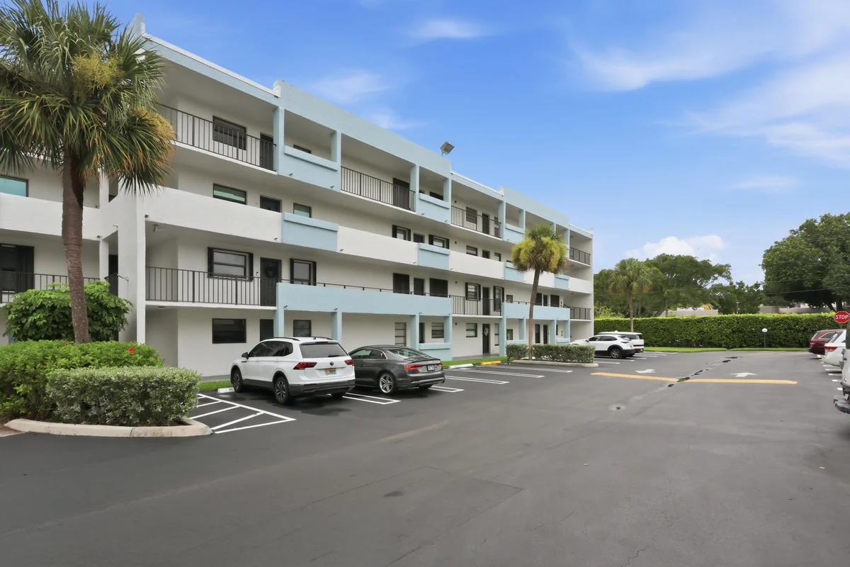 555 Banyan Tree Ln E #410, Delray Beach: photo 1 of 18