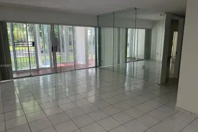 1916 SW 17th Ave #36, Miami: photo 1 of 7
