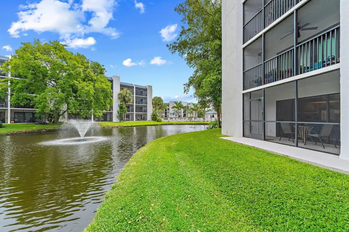 1605 S Us Hwy 1 #D106, Jupiter: photo 1 of 37