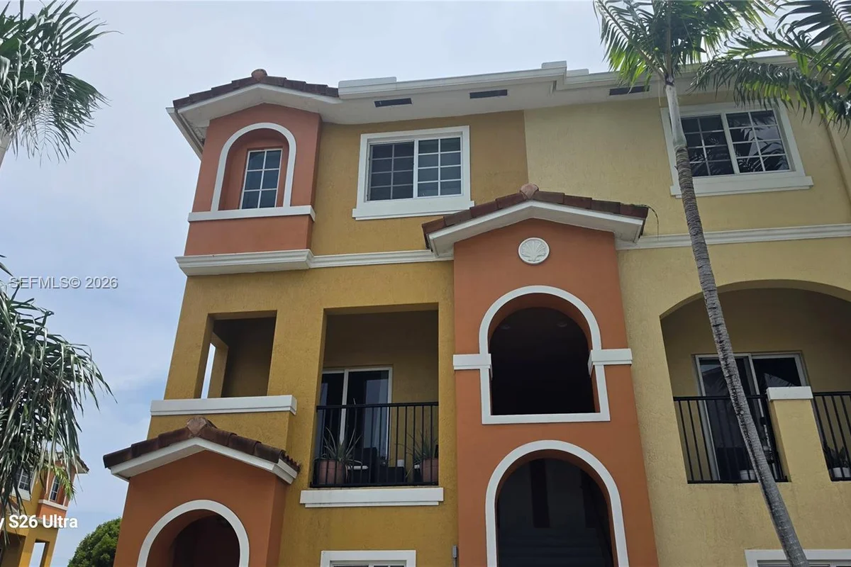 141 NW 2nd Ave #2, Hallandale Beach: photo 1 of 35