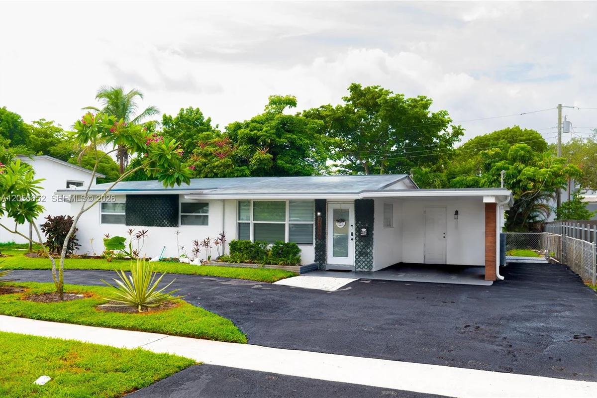 7330 NW 1st Ct, Pembroke Pines: photo 1 of 15