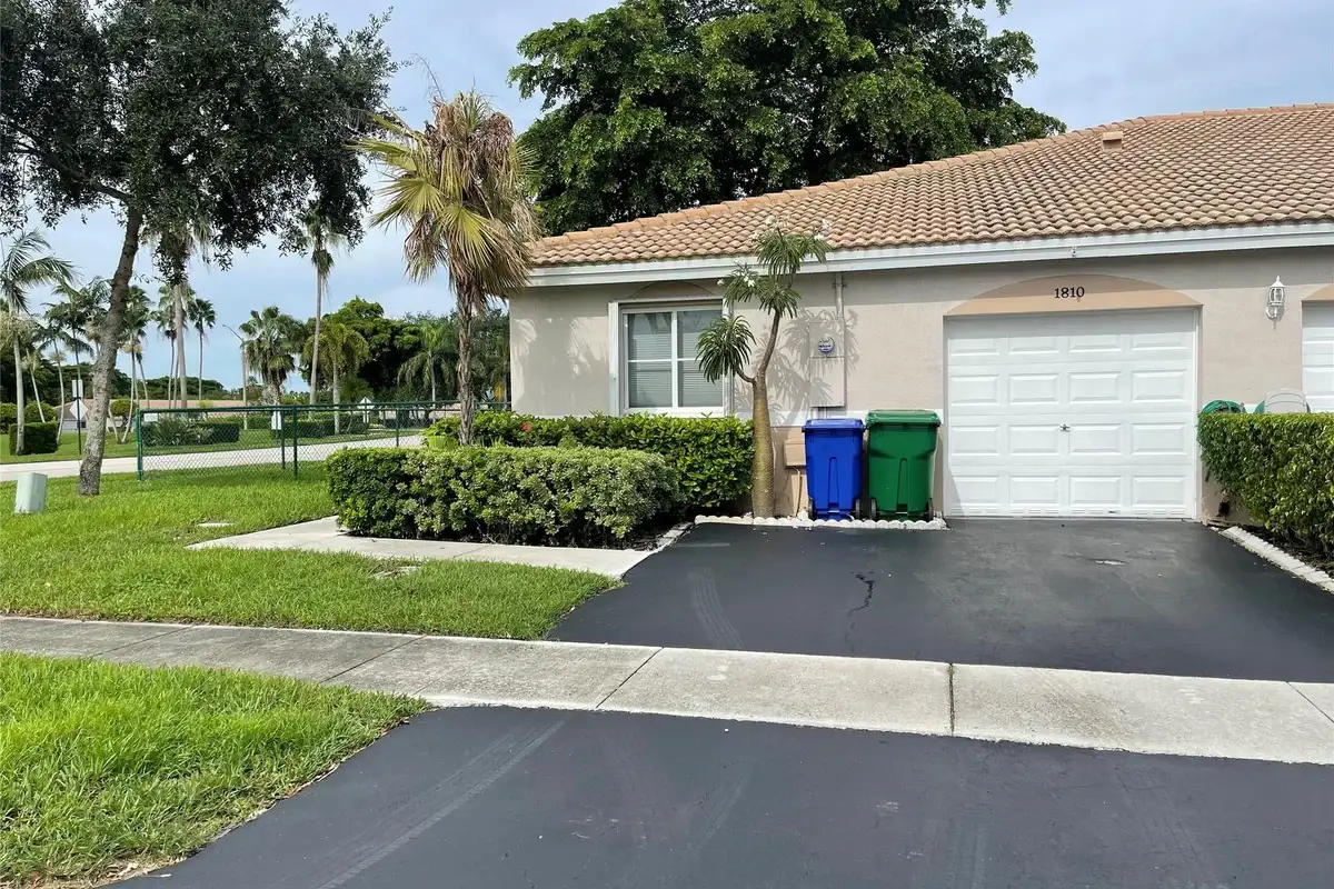 1810 SW 114th Ter, Miramar: photo 1 of 19