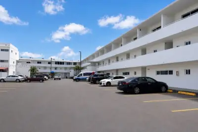 5611 W 25th Ct #8A, Hialeah: photo 1 of 16