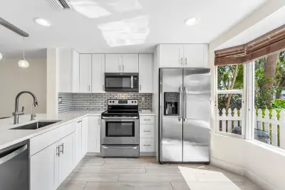 2503 NE 15th St, Pompano Beach: photo 1 of 31