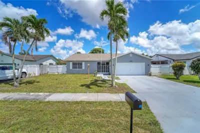 9242 SW 18th Rd, Boca Raton: photo 1 of 26
